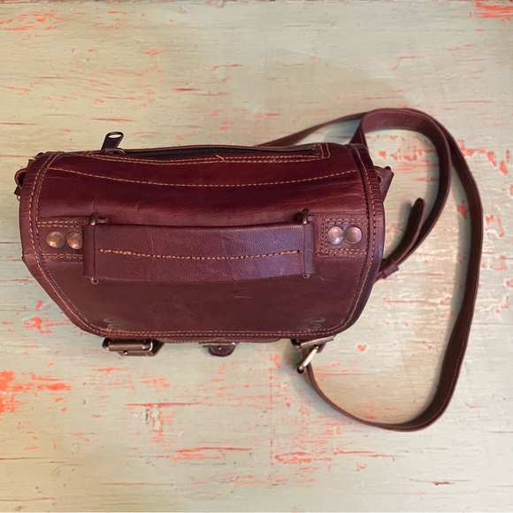 Dark brown leather men’s rustic explorer crossbody messenger satchel sling bag - Picture 6 of 14